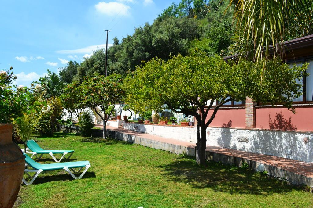 B&B Villa Vittoria Giardini-Naxos Exterior foto
